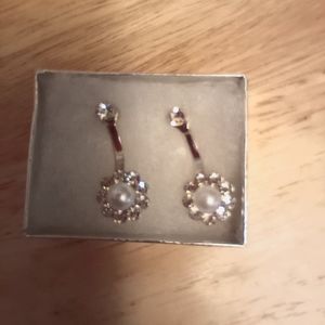Cute earrings with a pearl